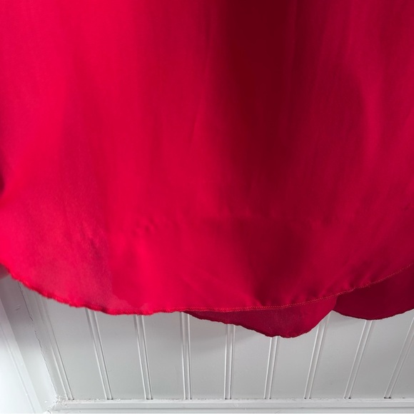 Pretty Garden Red High-Low Women's Blouse. Size medium - Picture 7 of 7